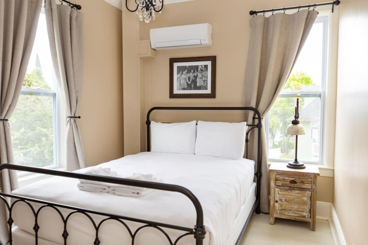 Pine Cottage Bed&Breakfast Mackinac Island Exterior foto